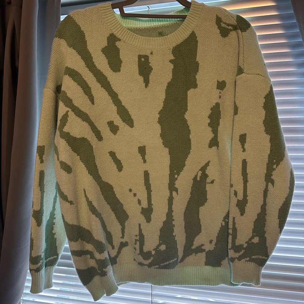 Knitted Crewneck, no tags
